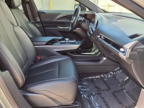 Used 2024 Cadillac Lyriq Luxury RWD image 9