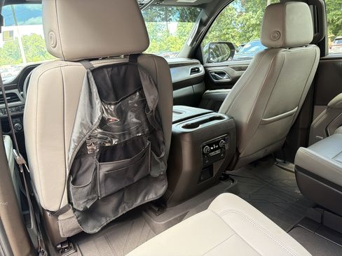 Used 2024 Chevrolet Tahoe LT w/ LT Signature Package RWD image 19