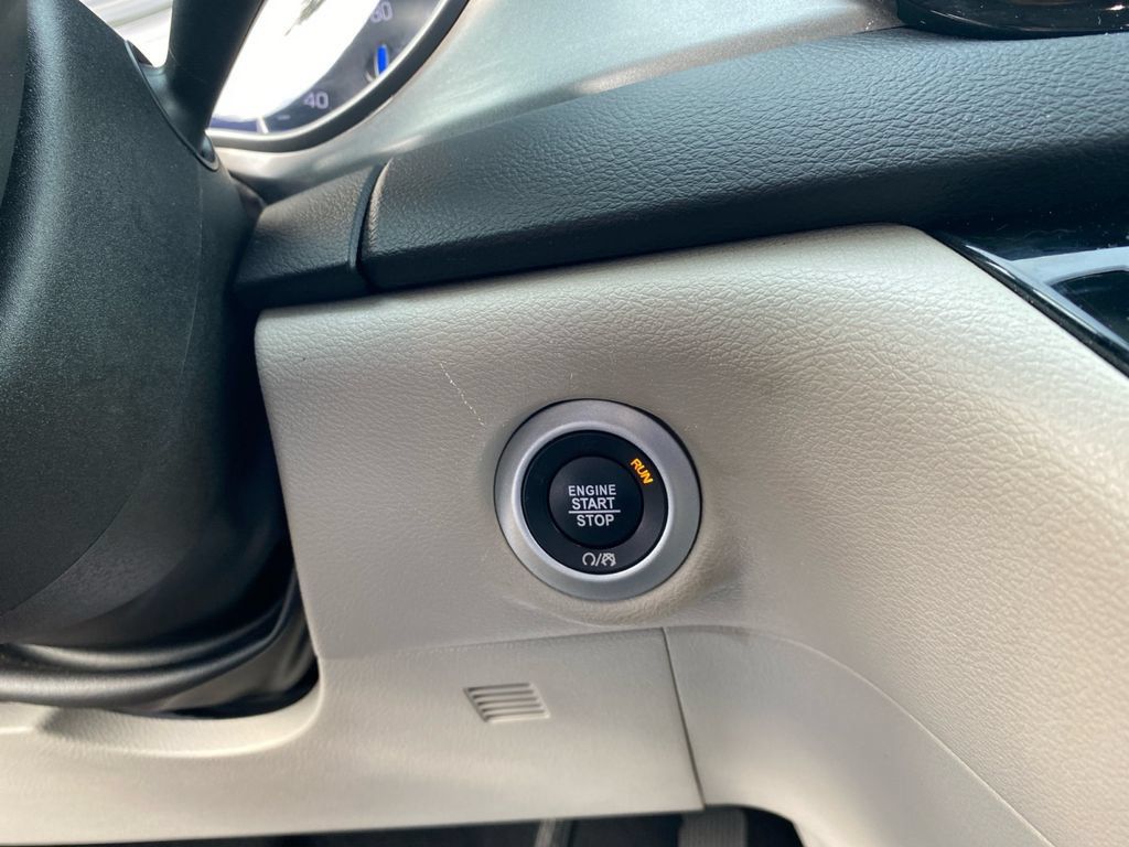 Used 2024 Chrysler Pacifica Touring-L FWD image 31