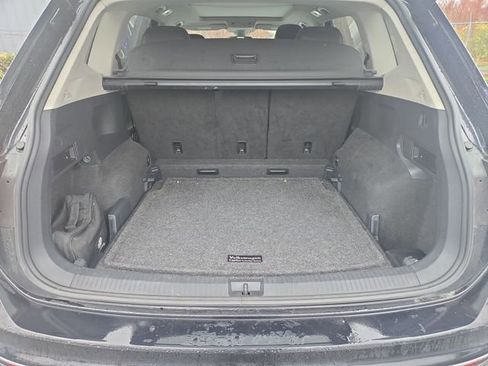 Used 2022 Volkswagen Tiguan SE w/ Panoramic Sunroof Package image 12