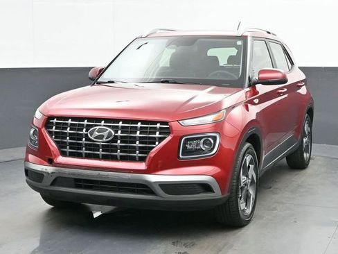Used 2024 Hyundai Venue Limited FWD image 3