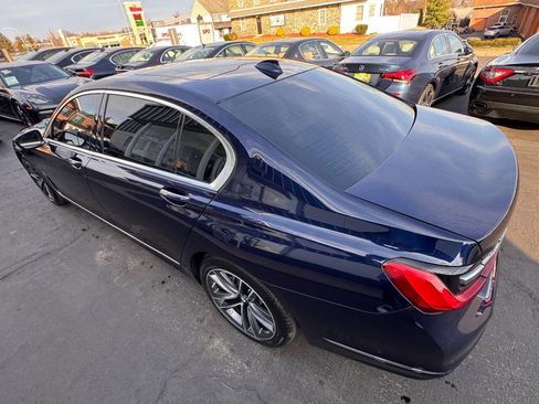 Used 2021 BMW 750i xDrive w/ Executive Package image 13
