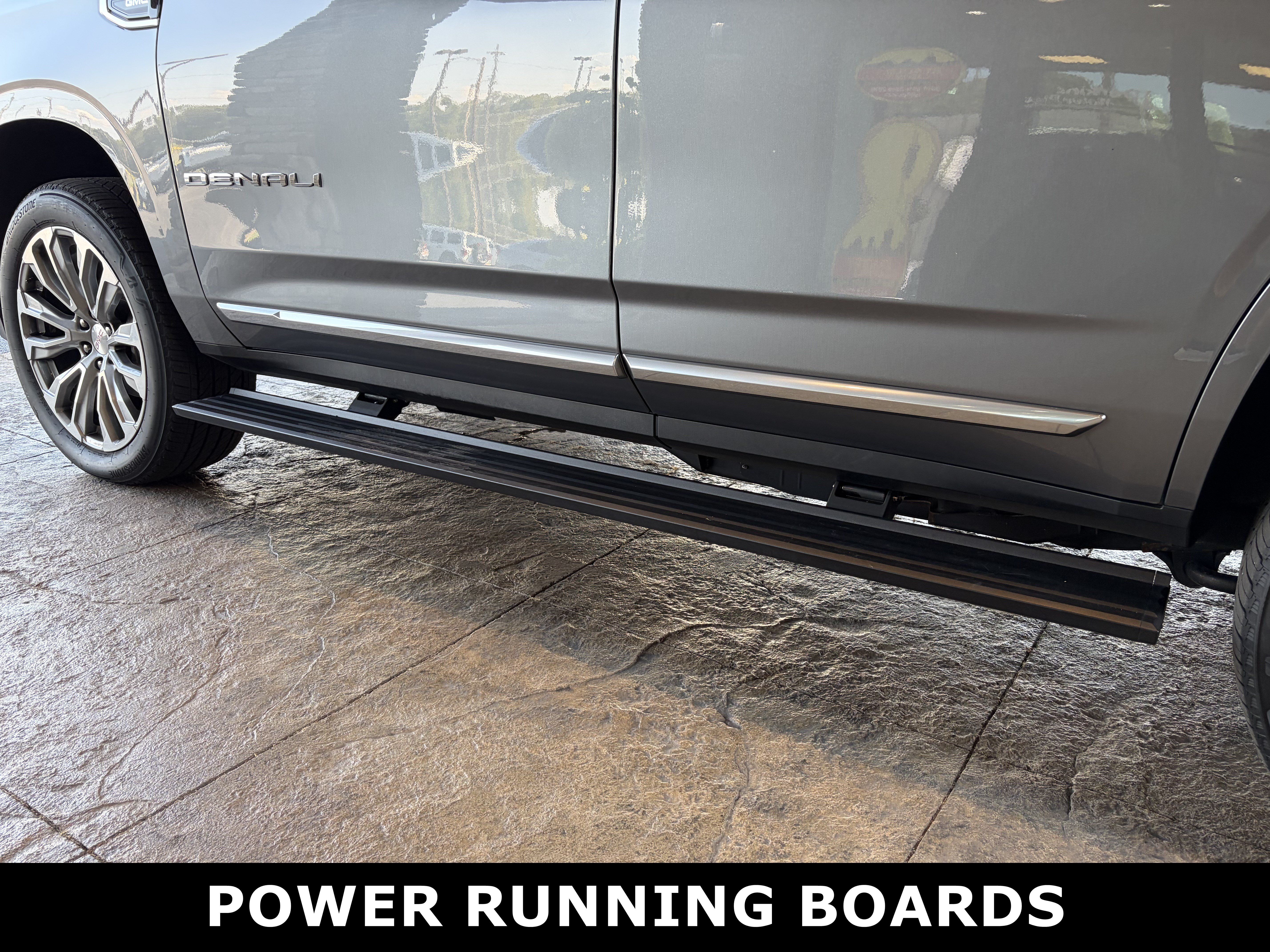 Used 2021 GMC Yukon Denali w/ Denali Premium Package AWD/4WD image 9
