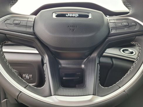 New 2026 Jeep Grand Cherokee Laredo w/ Trailer Tow Package AWD/4WD image 19