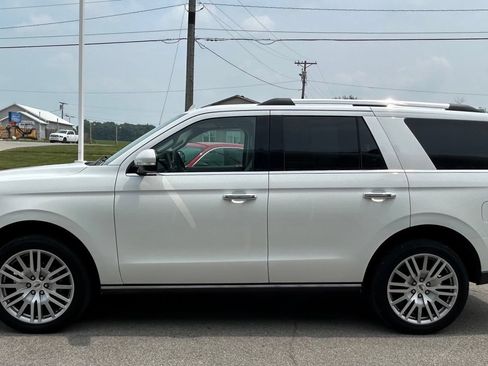 Used 2024 Ford Expedition Limited AWD/4WD image 3
