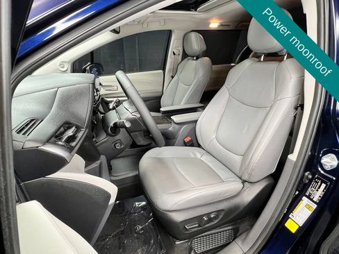 Used 2023 Toyota Sienna Limited AWD/4WD image 7