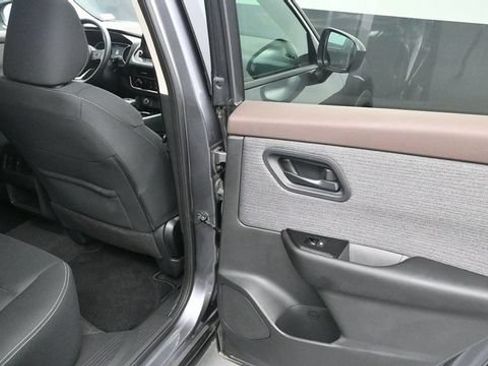 Used 2023 Nissan Rogue S AWD/4WD image 9