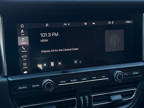 Used 2021 Porsche Macan S image 23