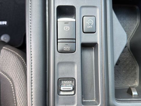 Used 2025 Nissan Pathfinder S FWD image 26