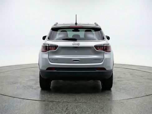 Used 2025 Jeep Compass Limited image 7