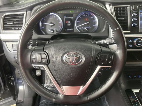 Used 2018 Toyota Highlander XLE image 25