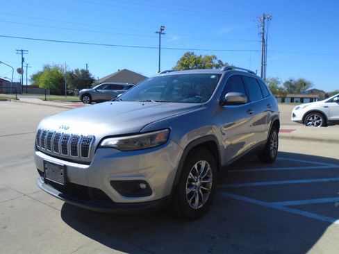 Used 2019 Jeep Cherokee Latitude Plus image 2