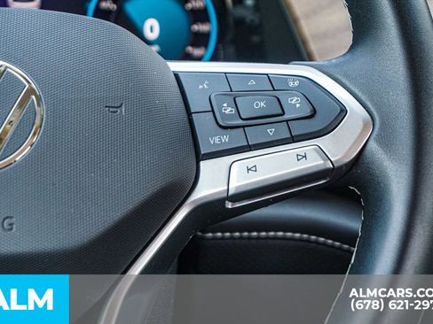 Used 2025 Volkswagen Atlas SE image 32