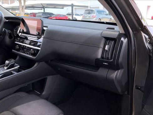 Certified 2024 Nissan Pathfinder SV FWD image 16