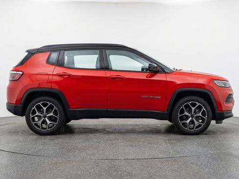 Used 2025 Jeep Compass Limited AWD/4WD image 11