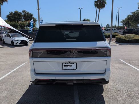 Certified 2025 Lincoln Navigator L Reserve AWD/4WD image 5