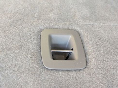 Used 2017 GMC Yukon SLT w/ Premium Edition image 33