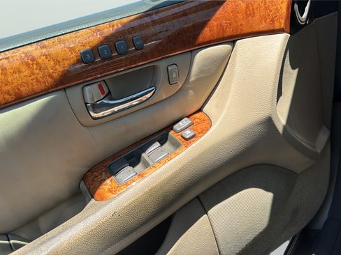 Used 2006 Lexus LS 430 RWD image 19