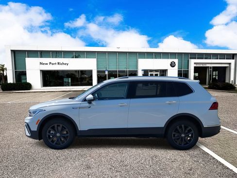 Used 2024 Volkswagen Tiguan SE FWD image 5