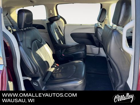 Used 2017 Chrysler Pacifica Touring-L image 13