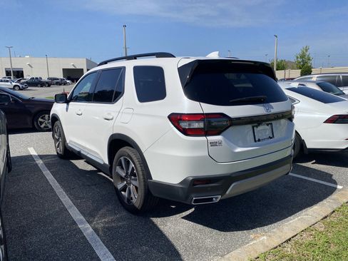 Used 2025 Honda Pilot Touring image 20