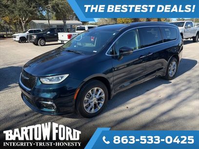 Used 2021 Chrysler Pacifica Touring-L w/ Uconnect Theater Family Group