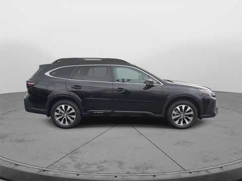 Used 2023 Subaru Outback Limited image 22