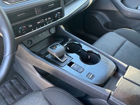 Used 2025 Nissan Rogue SV FWD image 42