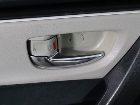 Used 2017 Toyota Corolla LE FWD image 19