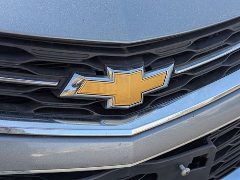 Used 2018 Chevrolet Cruze LT FWD image 11