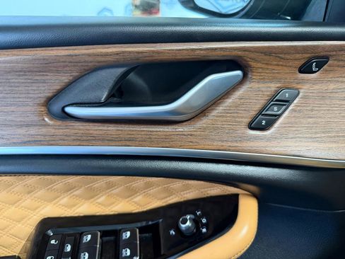 Used 2021 Jeep Grand Cherokee L Summit w/ Luxury Tech Group V image 12