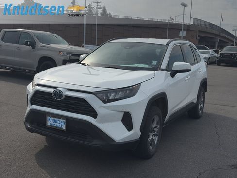 Used 2022 Toyota RAV4 LE AWD/4WD image 3