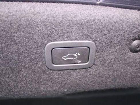 Used 2016 Jaguar XF Prestige image 27