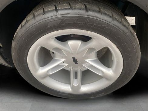 Used 2004 Chevrolet SSR w/ Preferred Equipment Group image 30