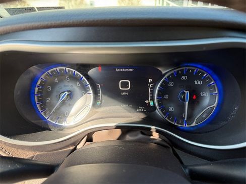 Used 2021 Chrysler Pacifica Touring-L image 18