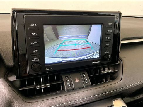 Used 2020 Toyota RAV4 XLE Premium FWD image 17