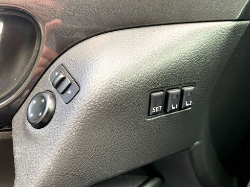 Used 2018 Nissan Rogue SV w/ Sun & Sound Touring Package image 23