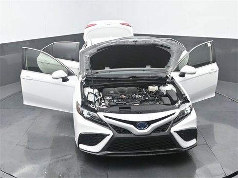 Used 2024 Toyota Camry SE image 33