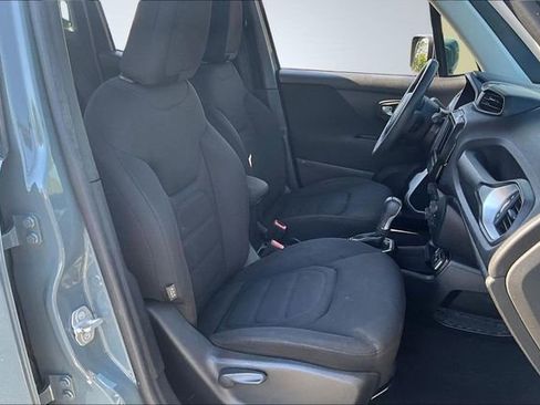 Used 2018 Jeep Renegade Latitude FWD image 26
