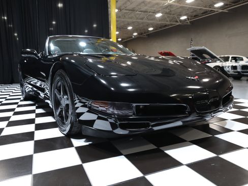 Used 2001 Chevrolet Corvette Convertible w/ Preferred Equipment Group2 RWD image 19