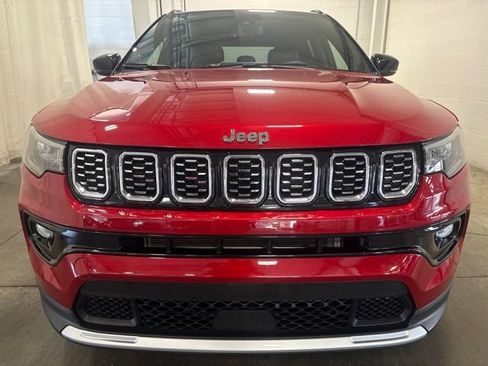 Used 2024 Jeep Compass Limited AWD/4WD image 2