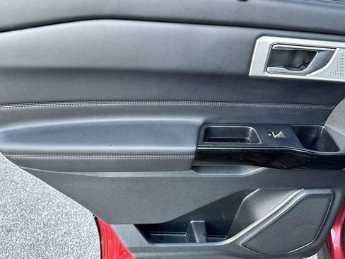 Used 2022 Ford Explorer Platinum w/ Equipment Group 601A image 35