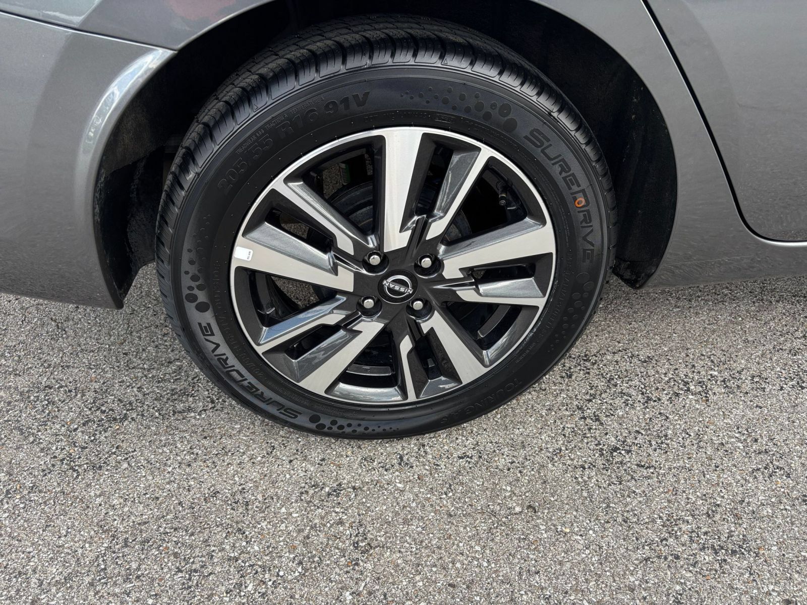 Used 2025 Nissan Versa SV FWD image 28