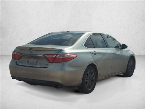 Used 2017 Toyota Camry SE image 4