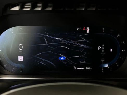 Used 2025 Volvo XC90 B6 Plus image 13