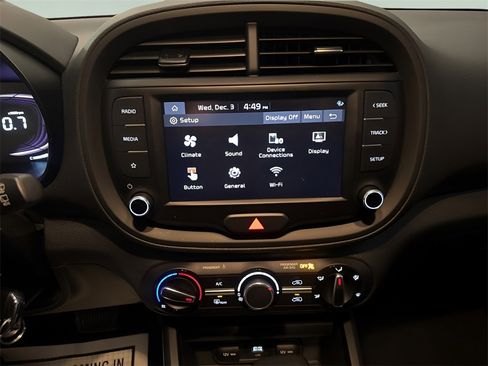 Used 2023 Kia Soul LX image 18