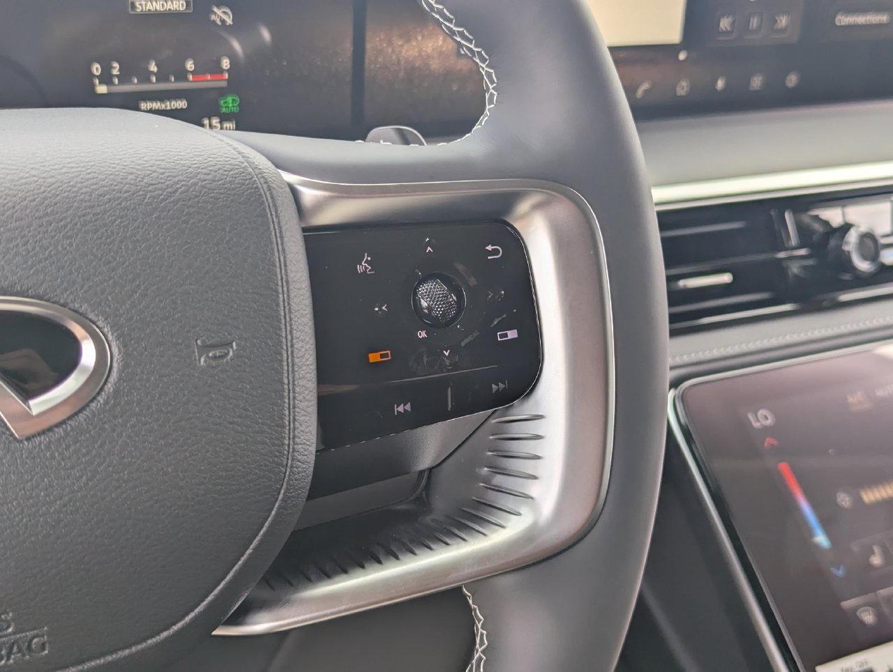 New 2027 INFINITI QX80 Luxe RWD image 17