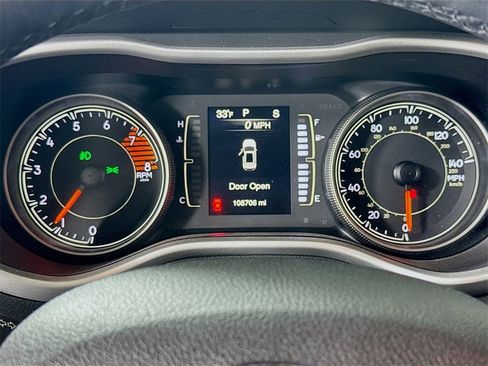 Used 2017 Jeep Cherokee Latitude w/ Safety/Convenience Group image 12