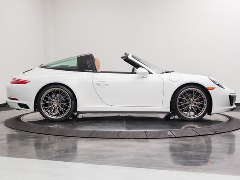 Used 2019 Porsche 911 Targa 4 AWD/4WD image 15