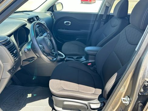 Used 2018 Kia Soul w/ Option Group 020 FWD image 6